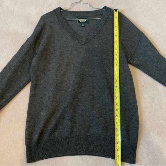 Gray Roots Sweater Size Small - Picture 7 of 7